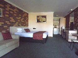 Highway Inn Motel - Tourism Adelaide 4
