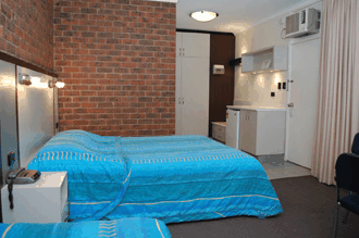 Lakes Central Hotel - Tourism Adelaide 3