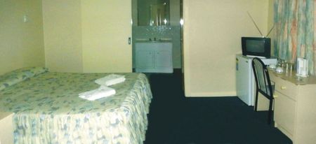 Plaza Hotel - Tourism Adelaide 1