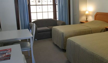 Colonial Lodge Motor Inn - Tourism Adelaide 1
