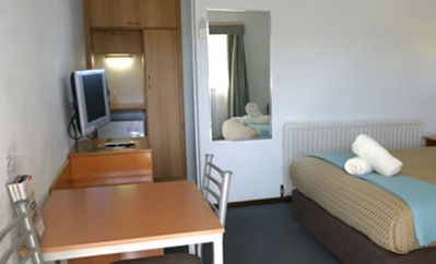 Colonial Lodge Motor Inn - Tourism Adelaide 4
