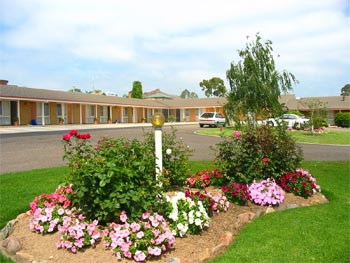 Bega Village Motor Inn - Tourism Adelaide 0
