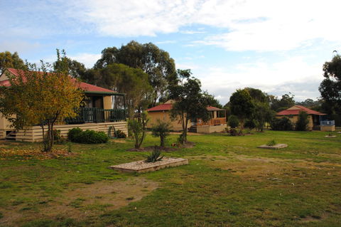Lakes Entrance Country Cottages - Tourism Adelaide 0