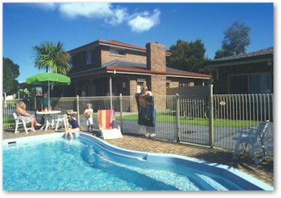 Southern Cross Holiday Apartments - Tourism Adelaide 3