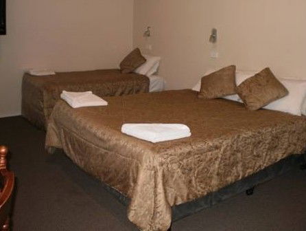 Colonial Village Motel - Tourism Adelaide 4