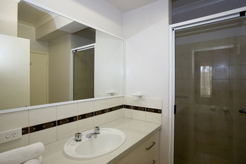 Regal Apartments - Tourism Adelaide 4