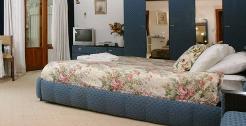 Chalet Swisse Spa Retreat - Tourism Adelaide 1