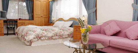 Chalet Swisse Spa Retreat - Tourism Adelaide 5