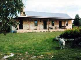 Mt Dutton Bay Woolshed Heritage Cottage - Tourism Adelaide 0