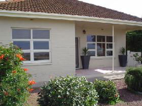 BeachBums Beach House - Tourism Adelaide 0
