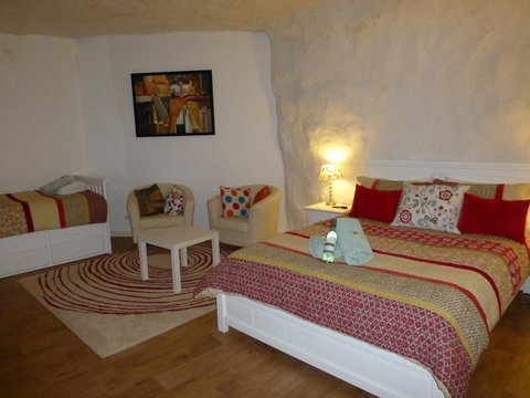 Underground Bed And Breakfast - Tourism Adelaide 2