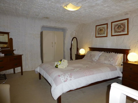Underground Bed And Breakfast - Tourism Adelaide 4