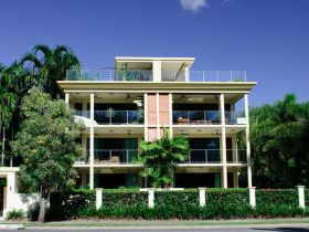Cairns Beachfront Apartment - Tourism Adelaide 0