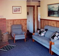 Lake Yalleena Holiday Cabins - Tourism Adelaide