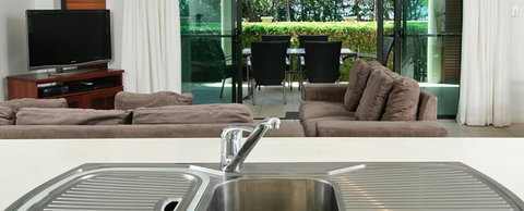 Cairns Beachfront Apartment - Tourism Adelaide 4