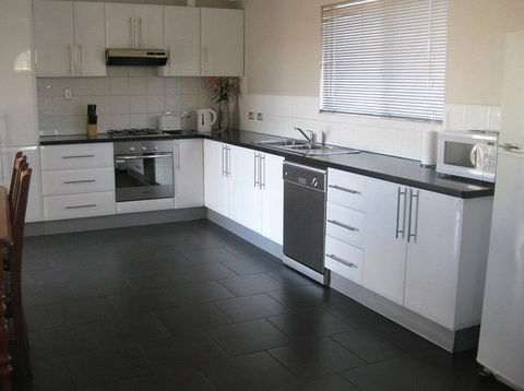 Silver City Cottages - Tourism Adelaide 0