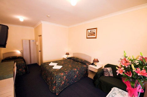 Midlands Motel - Tourism Adelaide 0