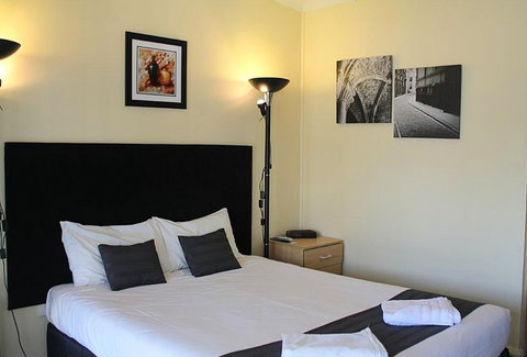 Taree Highway Motor Inn - Tourism Adelaide 0