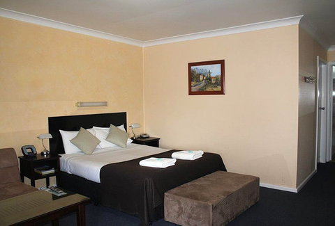 Taree Highway Motor Inn - Tourism Adelaide 1