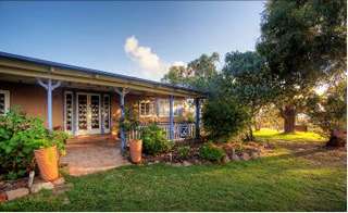James Farmhouse And Rose Cottage - Tourism Adelaide 0