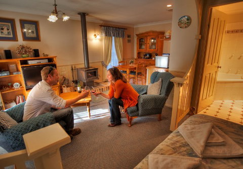 Honeysuckle Cottages And The Rocks Restaurant - Tourism Adelaide 1