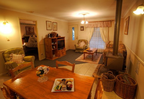 Honeysuckle Cottages And The Rocks Restaurant - Tourism Adelaide 2