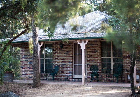 Honeysuckle Cottages And The Rocks Restaurant - Tourism Adelaide 4