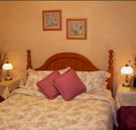 Rosellas at Canyon Lookout - Tourism Adelaide