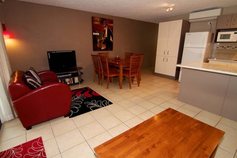 Merrima Court Holidays - Tourism Adelaide 1