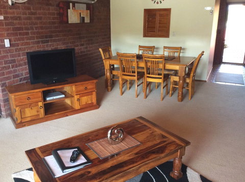 Cleveland Visitor Villas Motel & Shailer Park Garden Villas - Tourism Adelaide 0