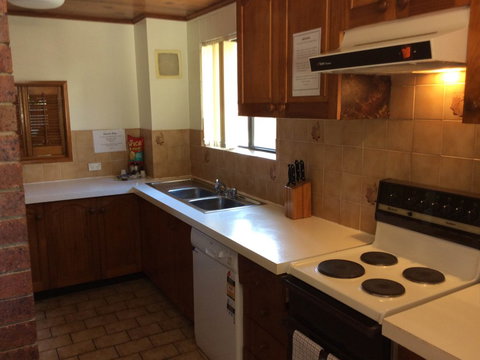 Cleveland Visitor Villas Motel & Shailer Park Garden Villas - Tourism Adelaide 5