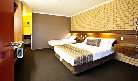 Sarina Motor Inn - Tourism Adelaide 1