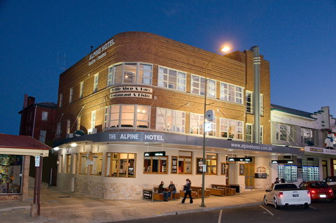 Alpine Hotel - Tourism Adelaide 0