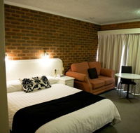Cousins Motor Inn - Tourism Adelaide