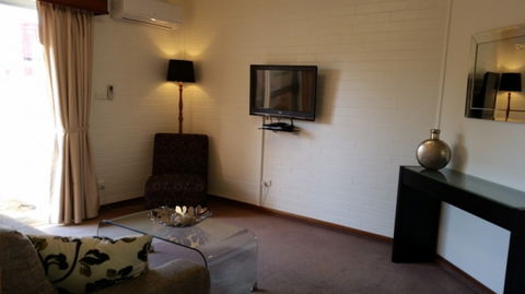 Cousins Motor Inn - Tourism Adelaide 15