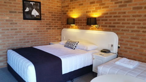 Cousins Motor Inn - Tourism Adelaide 16