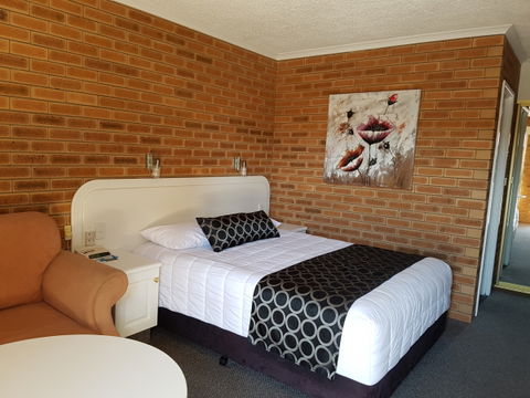 Cousins Motor Inn - Tourism Adelaide 7