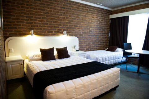 Cousins Motor Inn - Tourism Adelaide 17