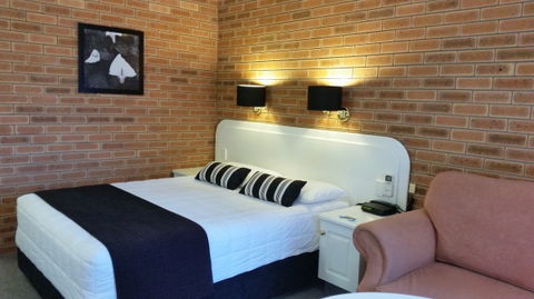 Cousins Motor Inn - Tourism Adelaide 8