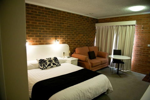 Cousins Motor Inn - Tourism Adelaide 9