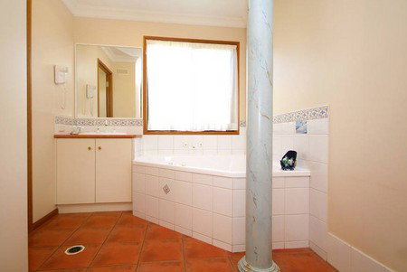 Asters On James Motor Inn - Tourism Adelaide 3