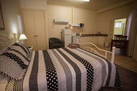 Millies Guesthouse & Serviced Apartments - Tourism Adelaide 5