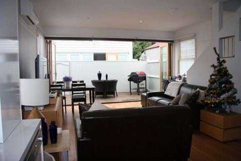 City Breeze - Stay Innercity - Tourism Adelaide 1