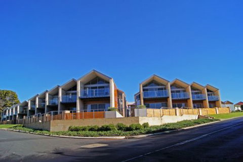 Seine Bay Apartments - Tourism Adelaide 0