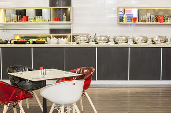 Ibis Melbourne Hotel And Apartments - Tourism Adelaide 0