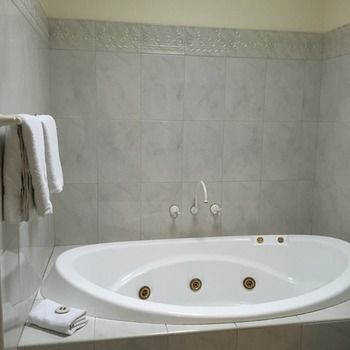 Eltham Gateway Hotel - Tourism Adelaide 16