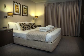 Eltham Gateway Hotel - Tourism Adelaide 0