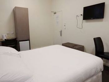 Naughtons Parkville Hotel - Tourism Adelaide 4