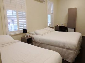 Naughtons Parkville Hotel - Tourism Adelaide 9
