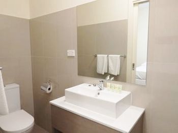Naughtons Parkville Hotel - Tourism Adelaide 10